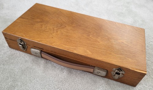ölfarbkasten aus holz alt - aus,