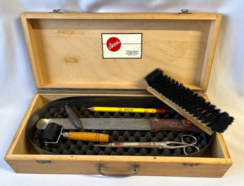 Altes tapezierwerkzeug - tapezierwerkzeug, in
