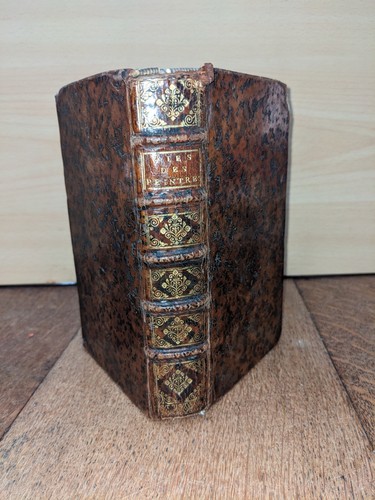 Antikes buch von - -,